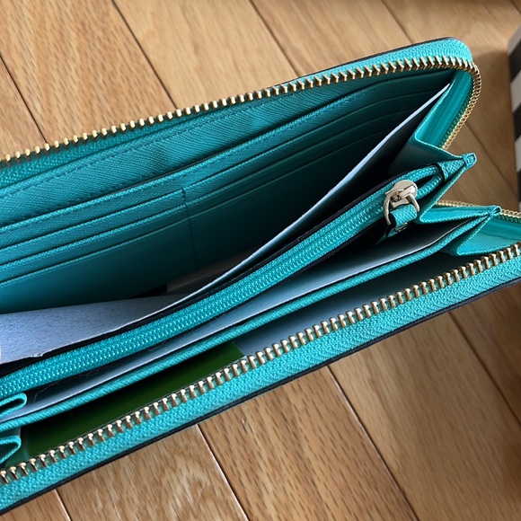 kate spade / lacey / cedar street / wallet - brand new in the box with tags - Picture 3 of 6